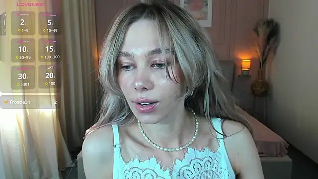 LuluAlis online show from March 22, 2:23 pm