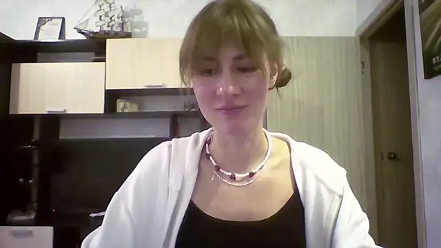 ElenoreHolguin online show from April 7, 3:03 pm