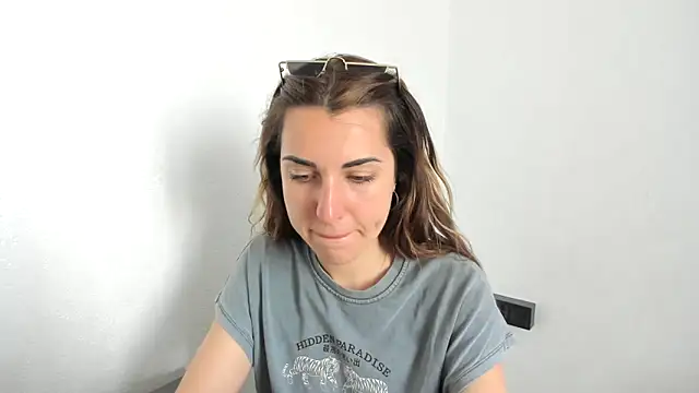 summmmersky1 online show from April 24, 2:53 pm