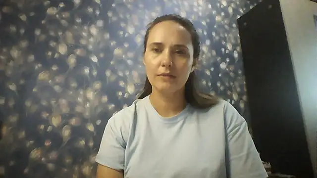 Alisa07qw online show from June 18, 2:00 pm