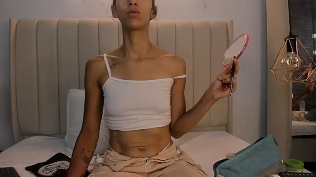 Abril Castroo online show from April 10, 12:00 pm