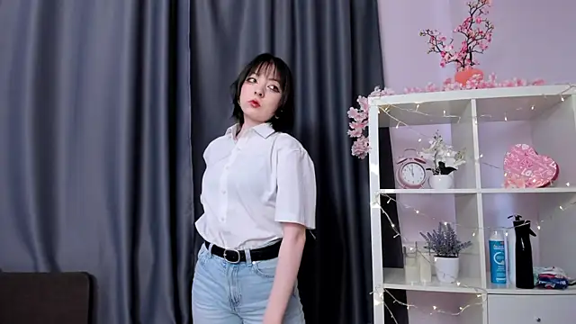 LeannKindla online show from April 23, 12:29 pm