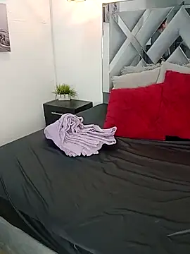 Liily Foxxy online show from April 13, 11:00 am