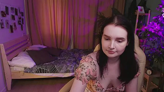 Kristen Bellle online show from April 6, 4:57 am