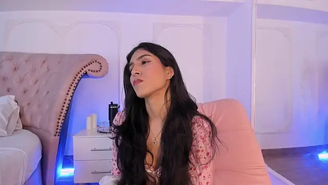 LucianaBlanco  online show from June 15, 8:42 pm