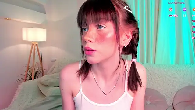 lisa sunny  online show from June 4, 11:09 pm