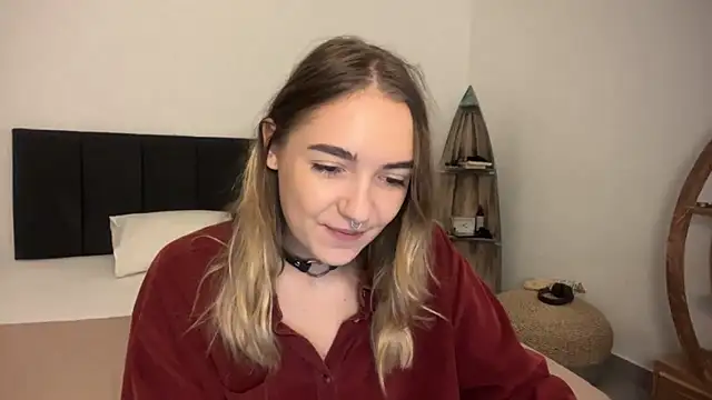 RoxyWet online show from April 6, 1:23 pm