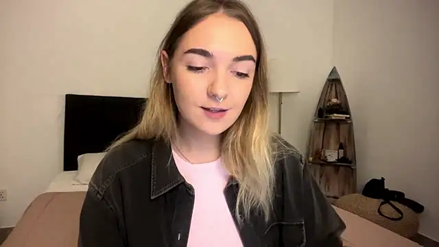 RoxyWet online show from April 19, 1:22 pm