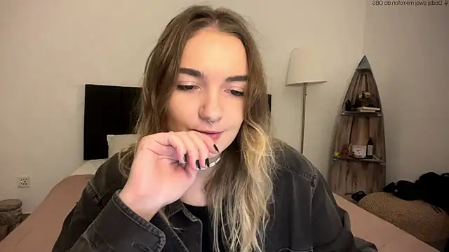 RoxyWet online show from April 21, 1:18 pm