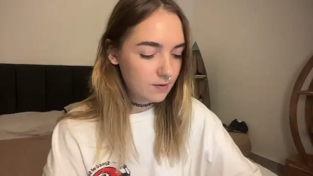 RoxyWet online show from April 15, 1:22 pm