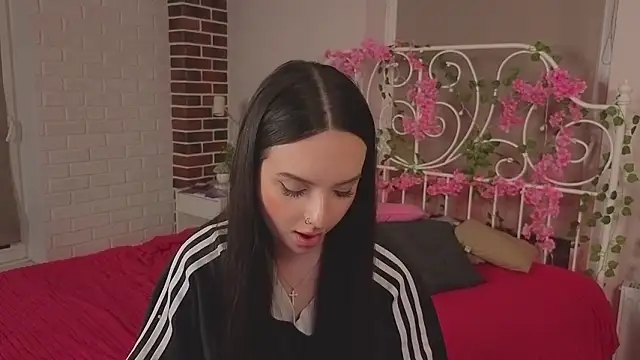 MeghanSkaer online show from March 18, 6:35 pm