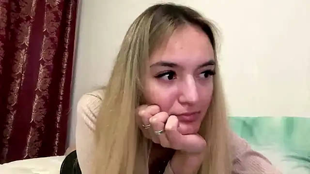 ReathaKiss online show from April 23, 3:03 pm