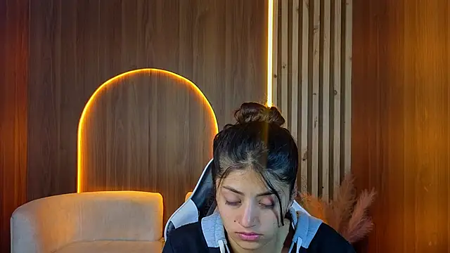 Lia queen tx online show from July 3, 3:23 am