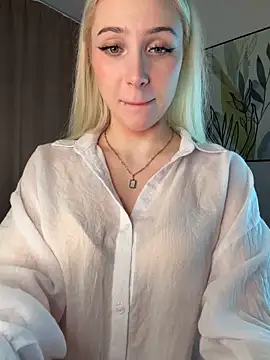 Lynnelsu online show from May 4, 9:29 pm