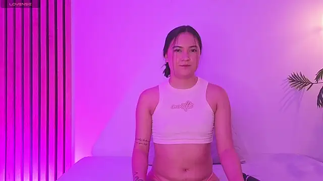 EmmaLopez11 online show from May 5, 11:46 am