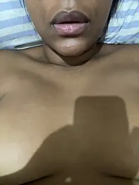 paulinha021 online show from March 26, 6:37 am