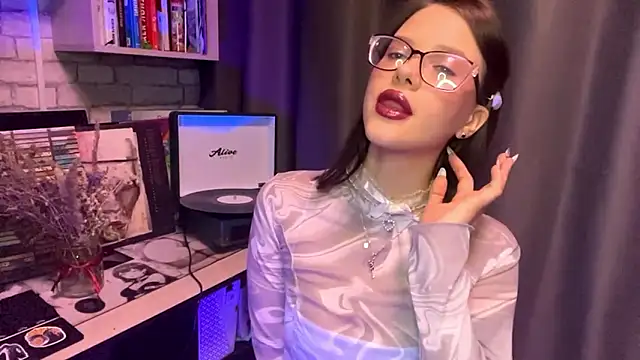 SarahHunnye online show from March 17, 10:19 am