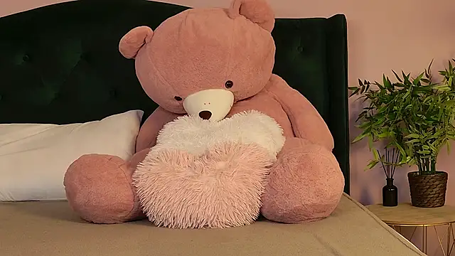 IrisMiley online show from March 16, 8:13 pm