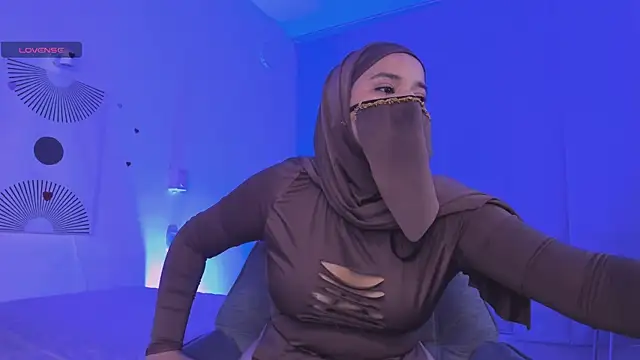 Aminaa Kaarim online show from July 14, 2:05 am