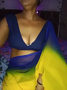 mayakapoor880 online show from May 12, 8:15 pm