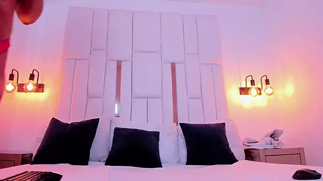  molly gomez  online show from March 19, 4:55 pm