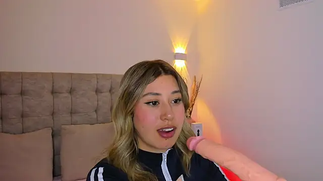Amber Palmer online show from April 21, 1:42 am