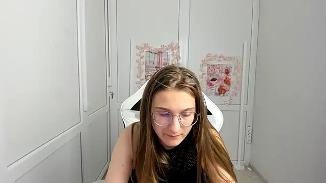 Mia kristal online show from June 3, 9:21 am