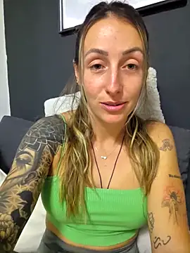 NicoleKaiser online show from April 24, 7:05 pm