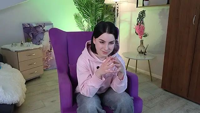 KareyHamad online show from March 18, 2:11 pm