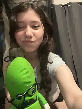 danneillove online show from March 18, 6:18 am