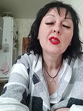 HelgaDennis online show from April 26, 3:21 pm
