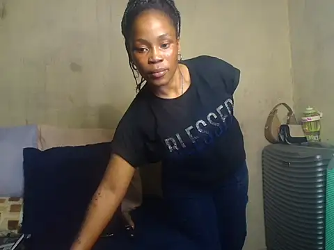 Lindabee200 online show from June 14, 1:25 am
