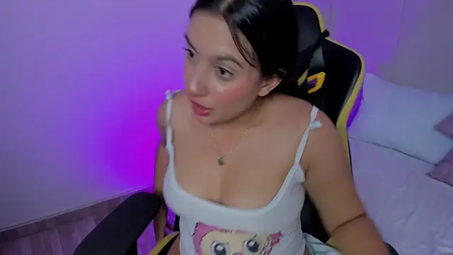 kira relish online show from May 11, 4:04 pm