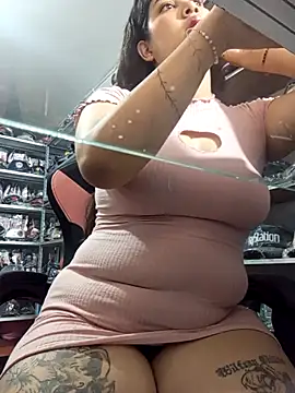 venuslaferte  online show from April 15, 10:05 am