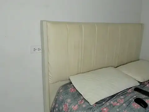 Allissonn222 online show from April 18, 6:43 pm