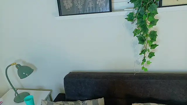 AhslyEvans   online show from April 19, 11:54 am
