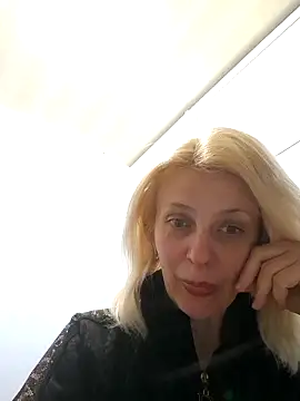 MiaLove183 online show from April 28, 1:37 pm