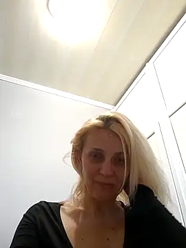 MiaLove183 online show from May 22, 2:59 pm