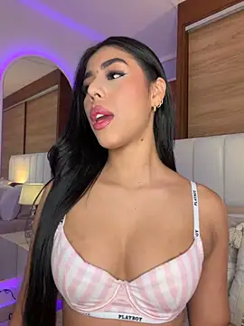 Rossie Blooms online show from June 30, 10:42 pm