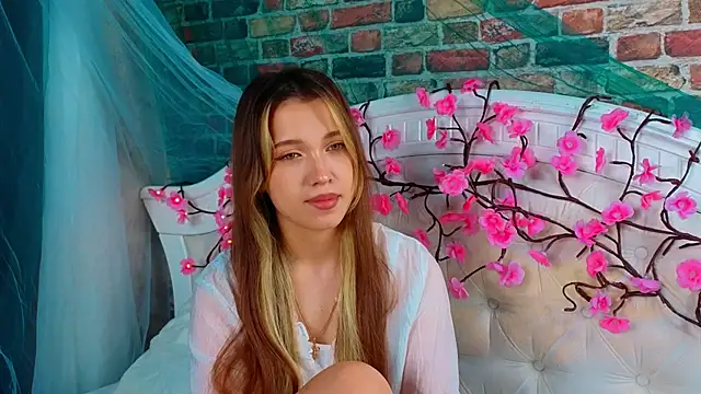 AnnaBerrys online show from June 13, 7:39 am