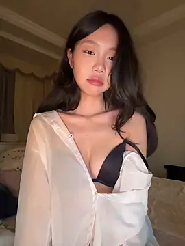 jolie 33 online show from May 4, 2:21 pm