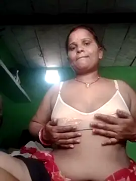 Shivani09900 online show from June 16, 7:09 am