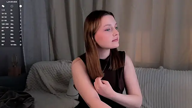 LorriMonz online show from May 1, 1:53 am