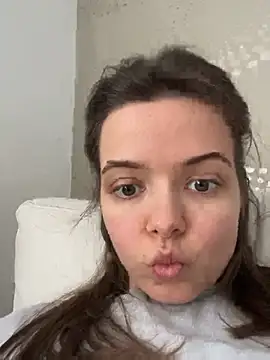 AForbiddenFlower online show from April 15, 7:09 am