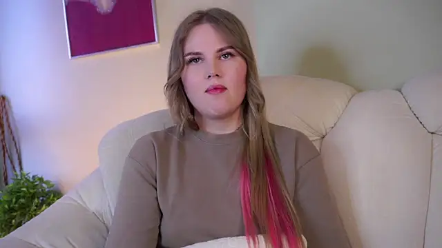 PaulinaBigley online show from April 7, 11:45 am