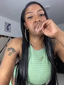SarayCortez online show from July 7, 1:30 am