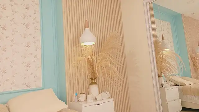 SarayCortez online show from April 5, 8:08 pm