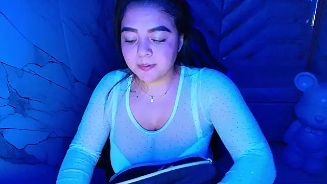 luna  r  online show from May 6, 4:05 am