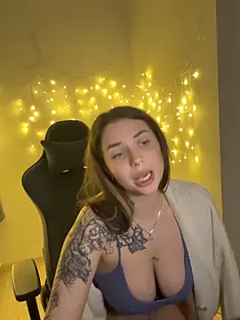 Grace Julia online show from March 26, 7:15 pm