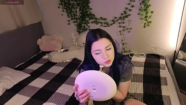 honey cherrry online show from June 17, 1:40 am
